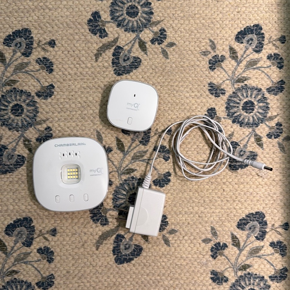 Chamberlain myQ Smart Garage Hub - White